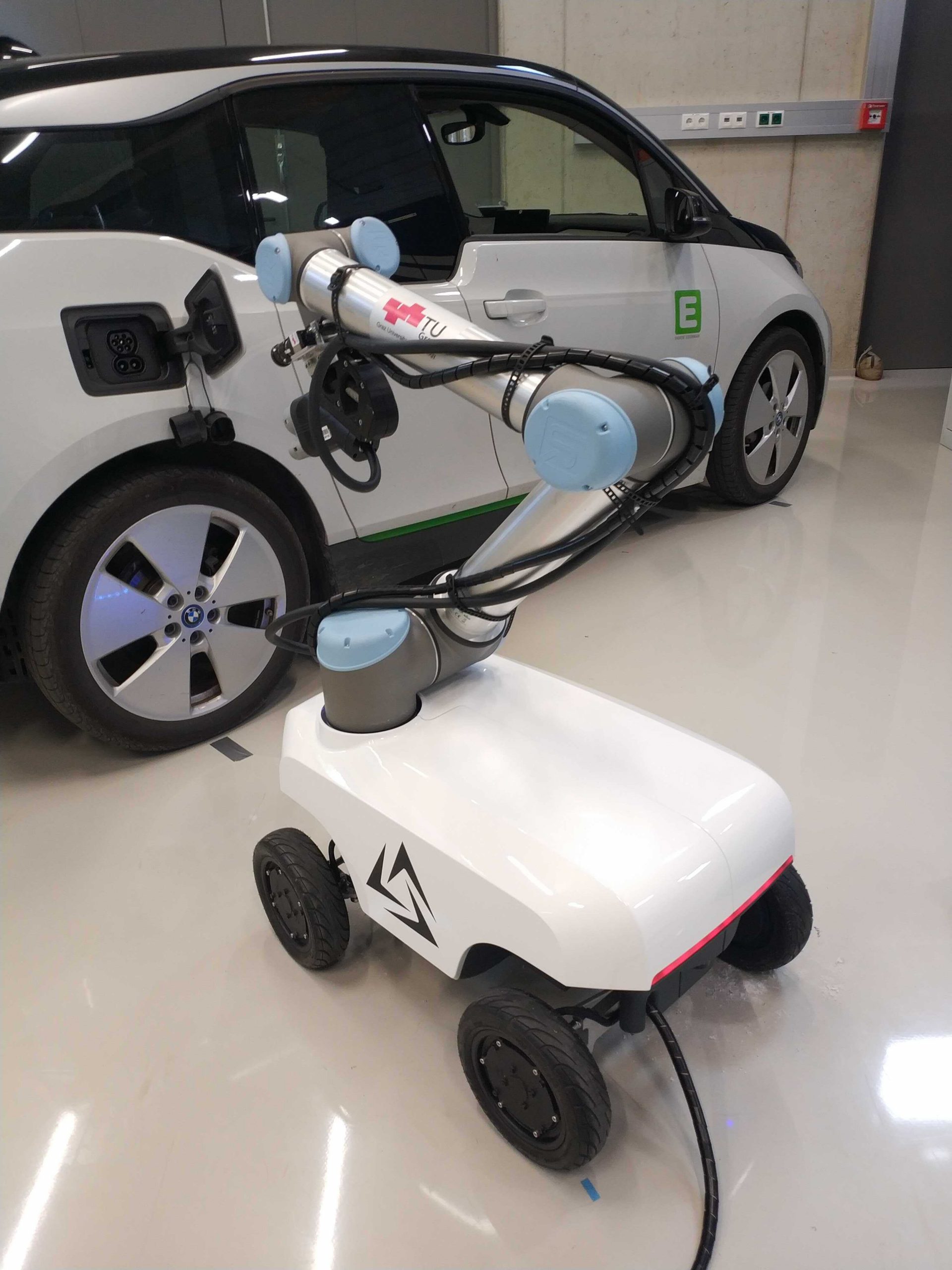 CHARbO - Autonomous mobile charging robot - ARTI