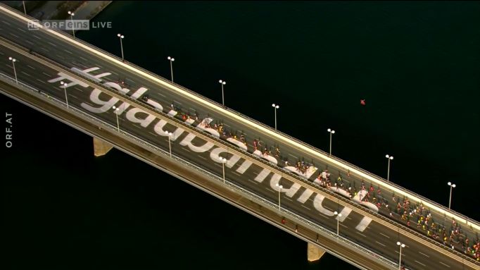 Pixelrunner printed this large letting at the Reichsbrücke, Vienna for a large sporting event.